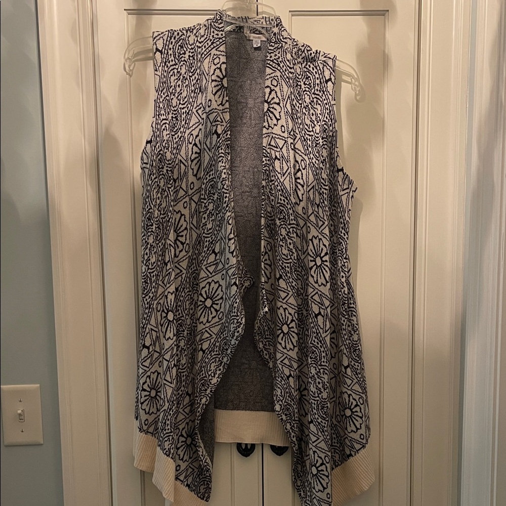 Urban Outfitters Black and White Patterned Poncho